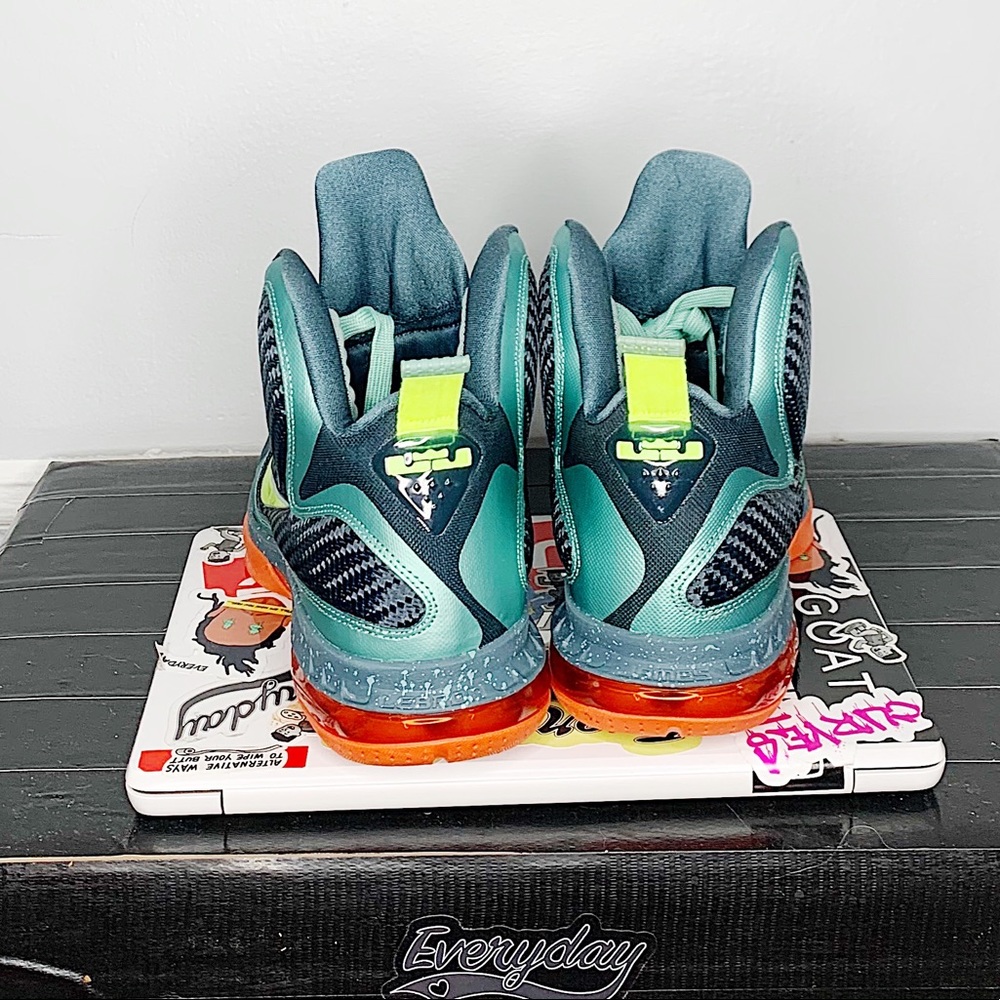 Nike Lebron sneakers - Picture 4 of 7